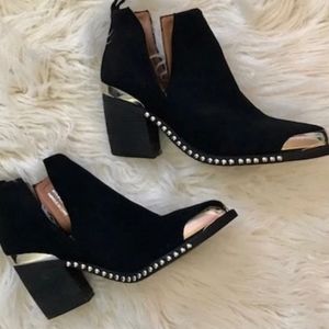 Jeffery Campbells The Optimim black western bootie
